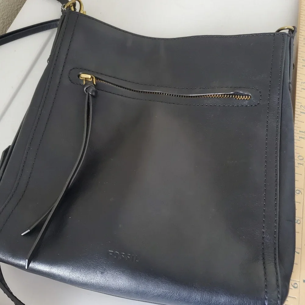 Fossil Black Leather Crossbody Bag Messenger Purse with Key Charm ZB5403